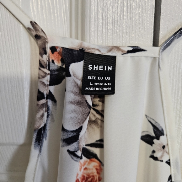 Women's Floral Blouse Size Large. - Picture 4 of 4